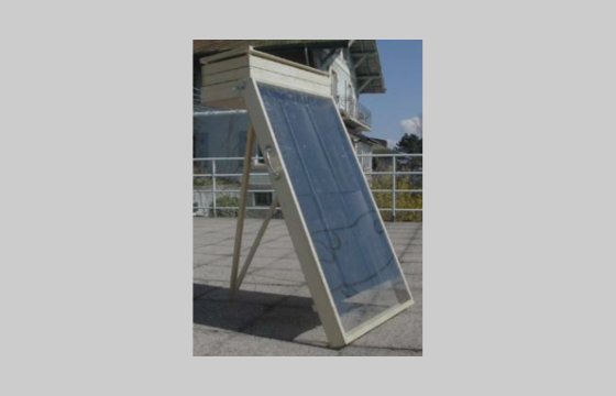 Composé de 5 éléments à assembler, ce séchoir solaire (modèle ULOG) permet de sécher fruits, légumes, champignons, herbes, etc ...